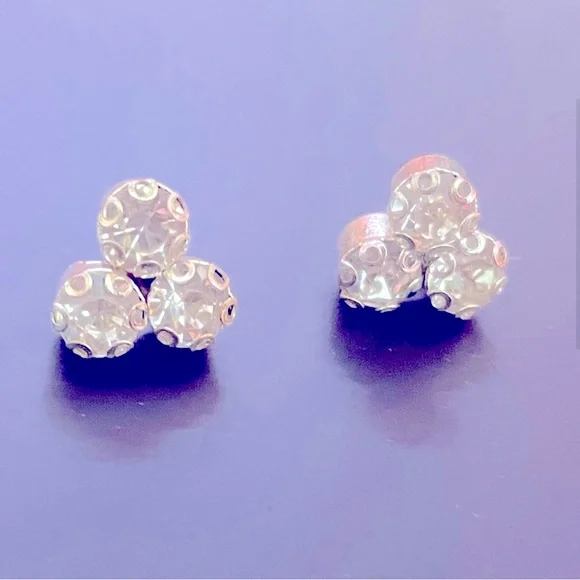 American Diamond luxurious and stylish stone necklace set with matching earrings - Picture 7 of 8